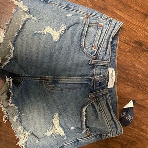 Abercrombie and Fitch Mid Rise curve love mom shorts